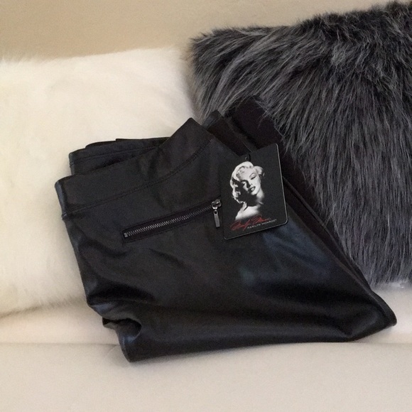Marilyn Monroe Dresses & Skirts - Marilyn Monroe Faux Black Leather Skirt (XL)